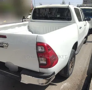 Toyota Hilux 2021 White