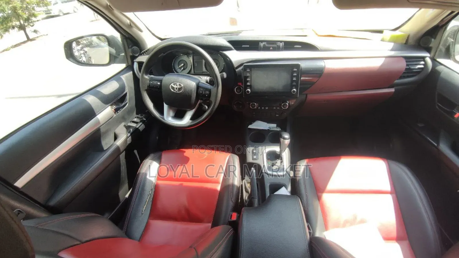 Toyota Hilux 2021 White