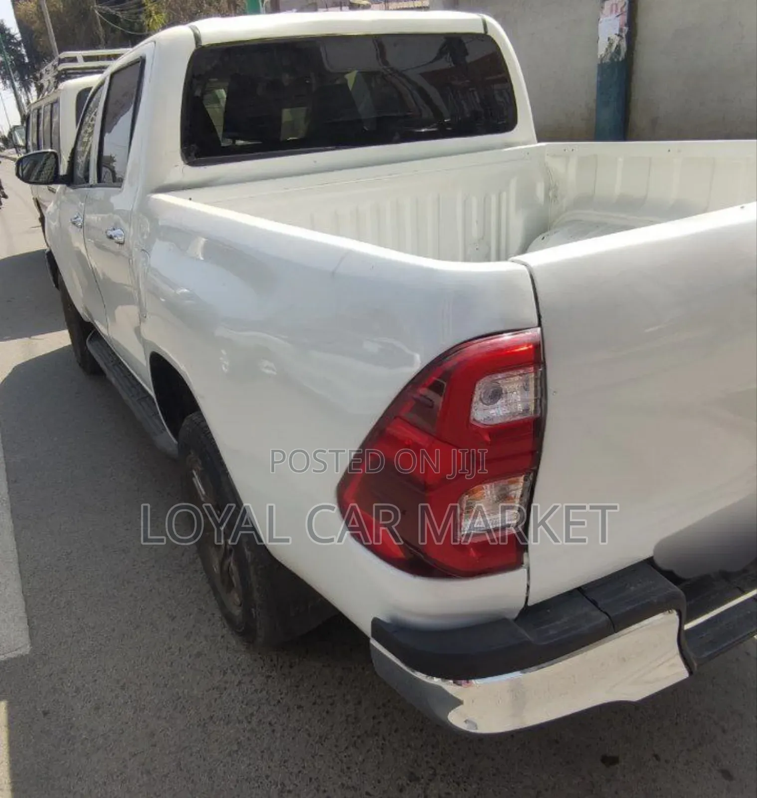 Toyota Hilux 2021 White