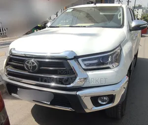 Toyota Hilux 2021 White