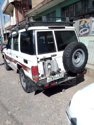 Toyota Land Cruiser 2016 White