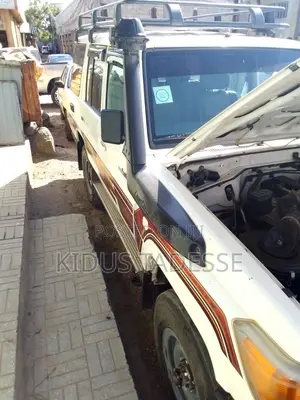 Toyota Land Cruiser 2016 White