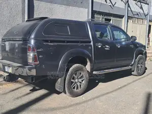 Toyota Hilux 2009 Gray