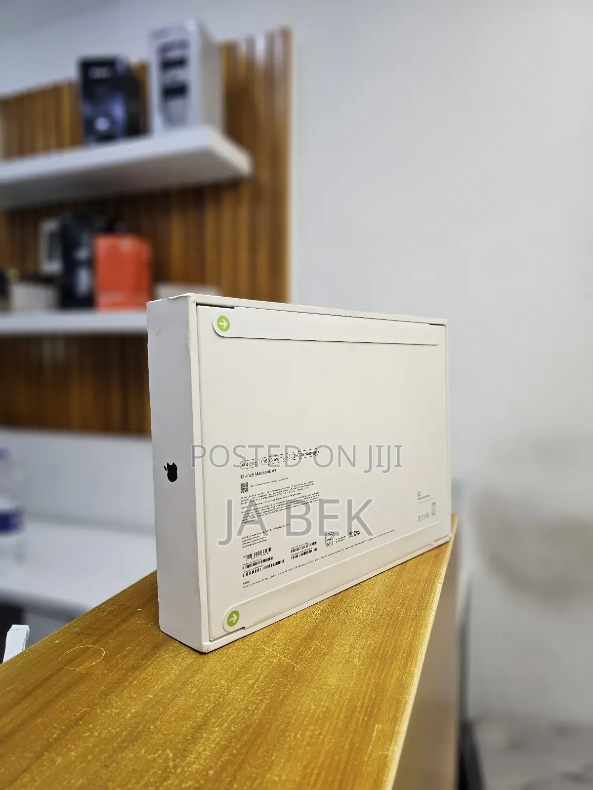 New Laptop Apple MacBook Air 2025 M4 13-Inch 16GB Apple M4 SSD 256GB