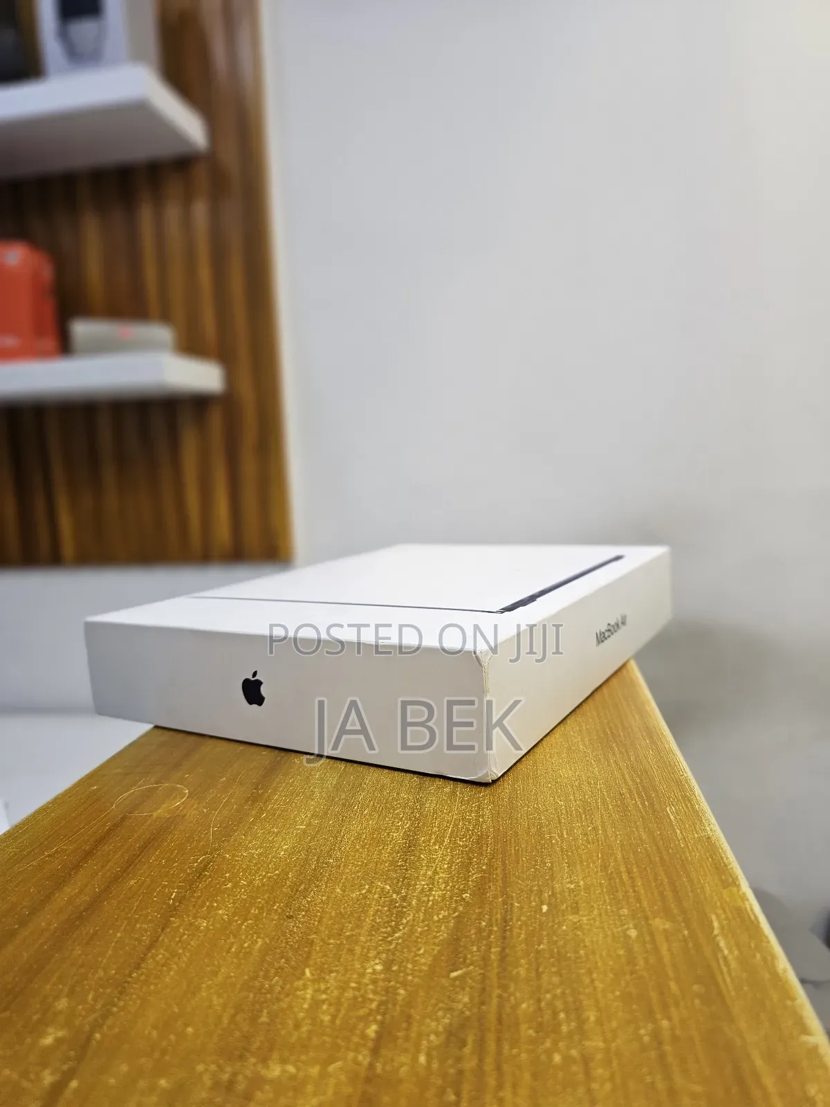 New Laptop Apple MacBook Air 2025 M4 13-Inch 16GB Apple M4 SSD 256GB