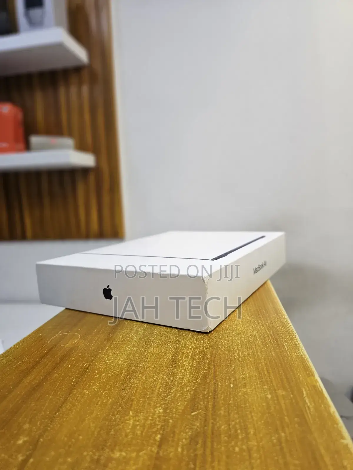 New Laptop Apple MacBook Air 2025 M4 13-Inch 16GB Apple M4 SSD 256GB