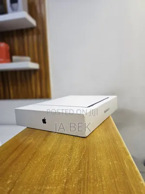 New Laptop Apple MacBook Air 2025 M4 13-Inch 16GB Apple M4 SSD 256GB