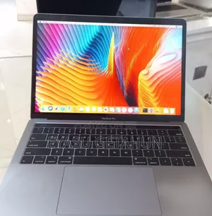 New Laptop Apple MacBook Pro 2018 16GB Intel Core I7 SSD 512GB