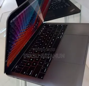 New Laptop Apple MacBook Pro 2018 16GB Intel Core I7 SSD 512GB