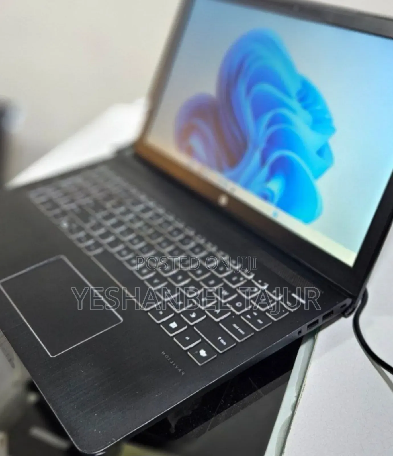 New Laptop HP Pavilion 15 8GB Intel Core I7 SSD 256GB