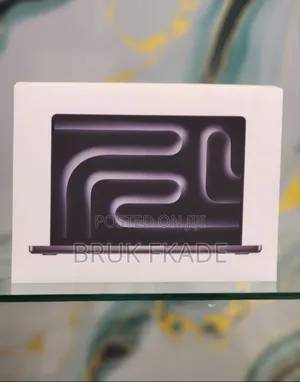 New Laptop Apple Macbook Pro 2025 M5 14-Inch 16GB Apple M5 SSD 512GB