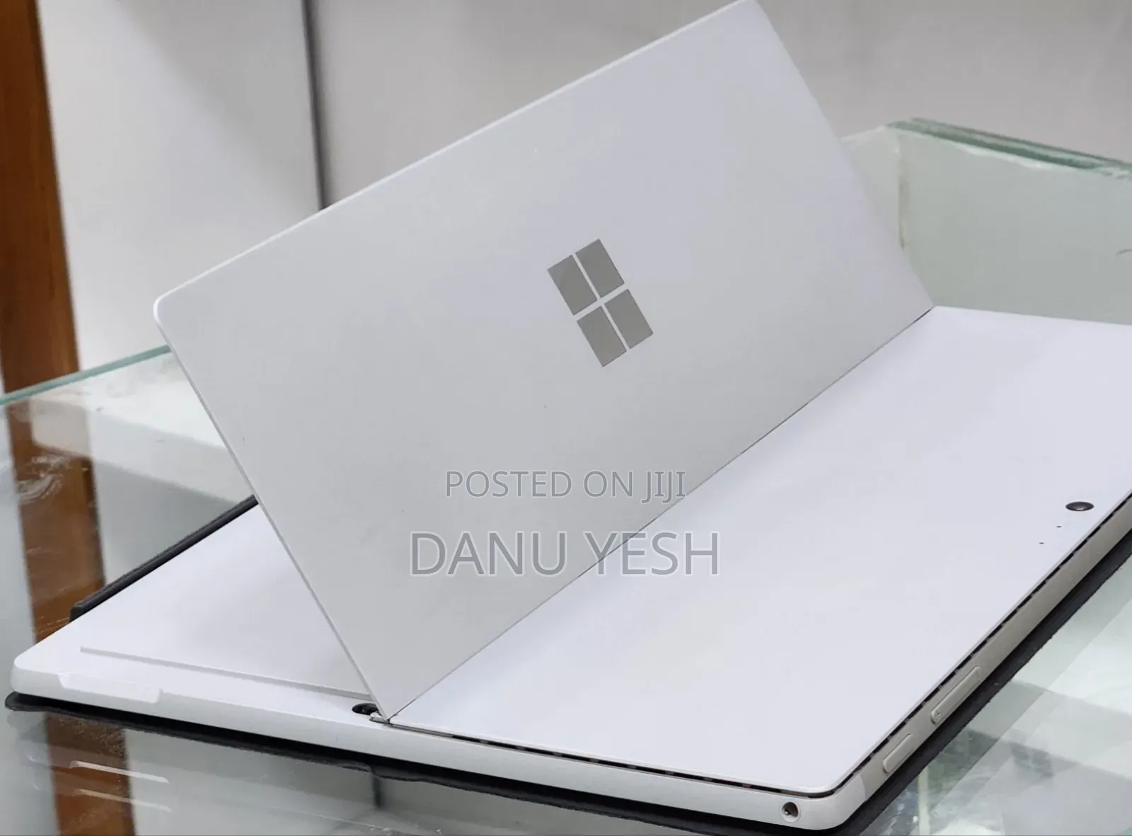 New Laptop Microsoft Surface 8GB Intel Core I7 SSD 256GB