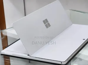 New Laptop Microsoft Surface 8GB Intel Core I7 SSD 256GB