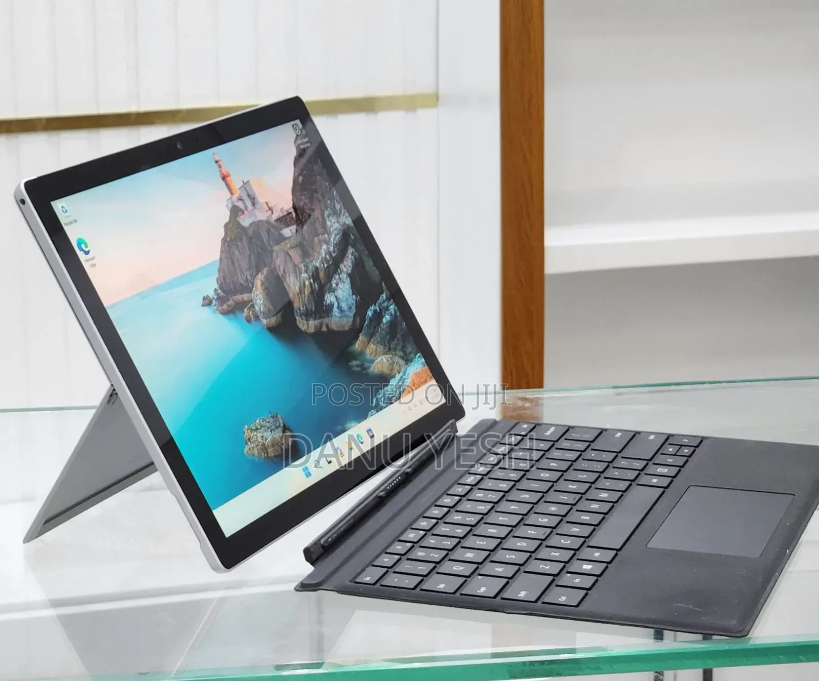 New Laptop Microsoft Surface 8GB Intel Core I7 SSD 256GB