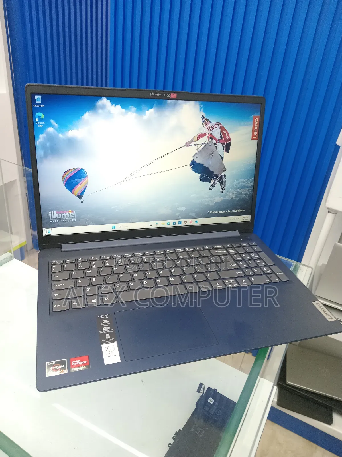 New Laptop Lenovo IdeaPad 1 8GB AMD Ryzen 5 SSD 256GB