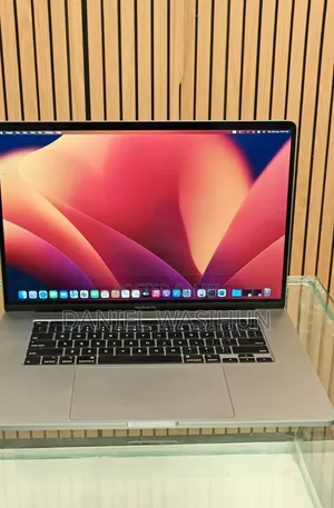 New Laptop Apple MacBook Pro 2019 16GB Intel Core I7 SSD 512GB