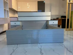 አዲስ ዘመናዊ አልጋ ከሁለት ኮሞዲኖ ጋር (Modern Double Bed With Side Tables)