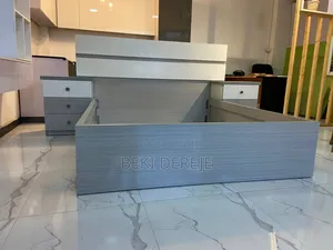 አዲስ ዘመናዊ አልጋ ከሁለት ኮሞዲኖ ጋር (Modern Double Bed With Side Tables)