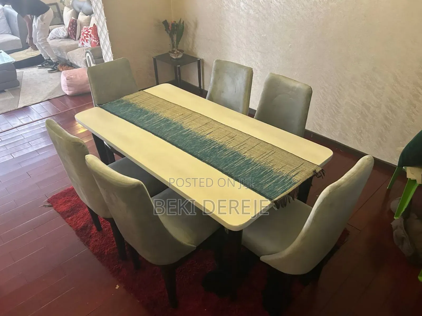 ምርጥ የምግብ ጠረጴዛ ከ 6 ወንበሮች ጋር (Dining Table With 6 Chairs)