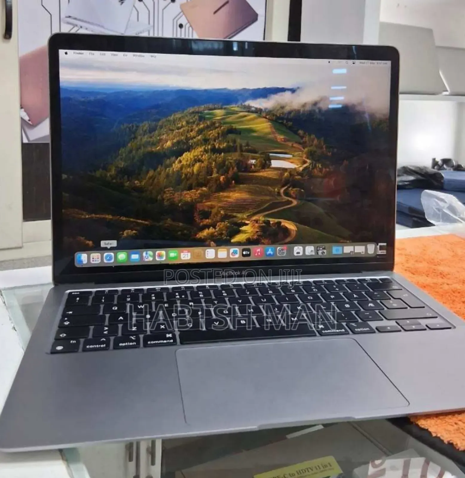New Laptop Apple MacBook Air 2020 M1 8GB Apple M1 SSD 256GB