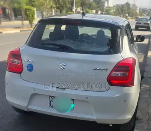 Suzuki Swift 2022 White