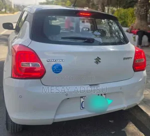 Suzuki Swift 2022 White