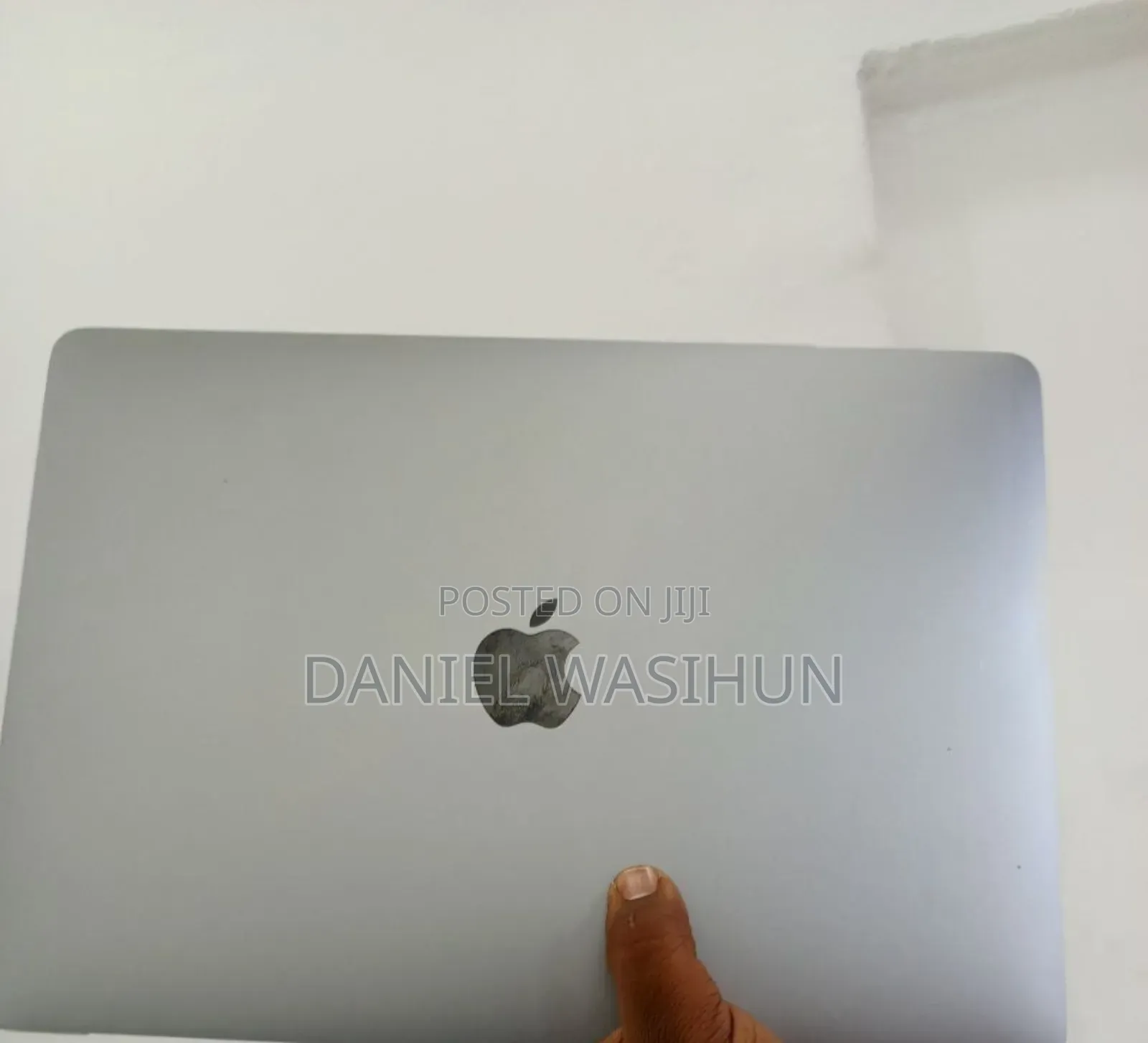 New Laptop Apple MacBook Pro 2017 8GB Intel Core I5 SSHD (Hybrid) 128GB