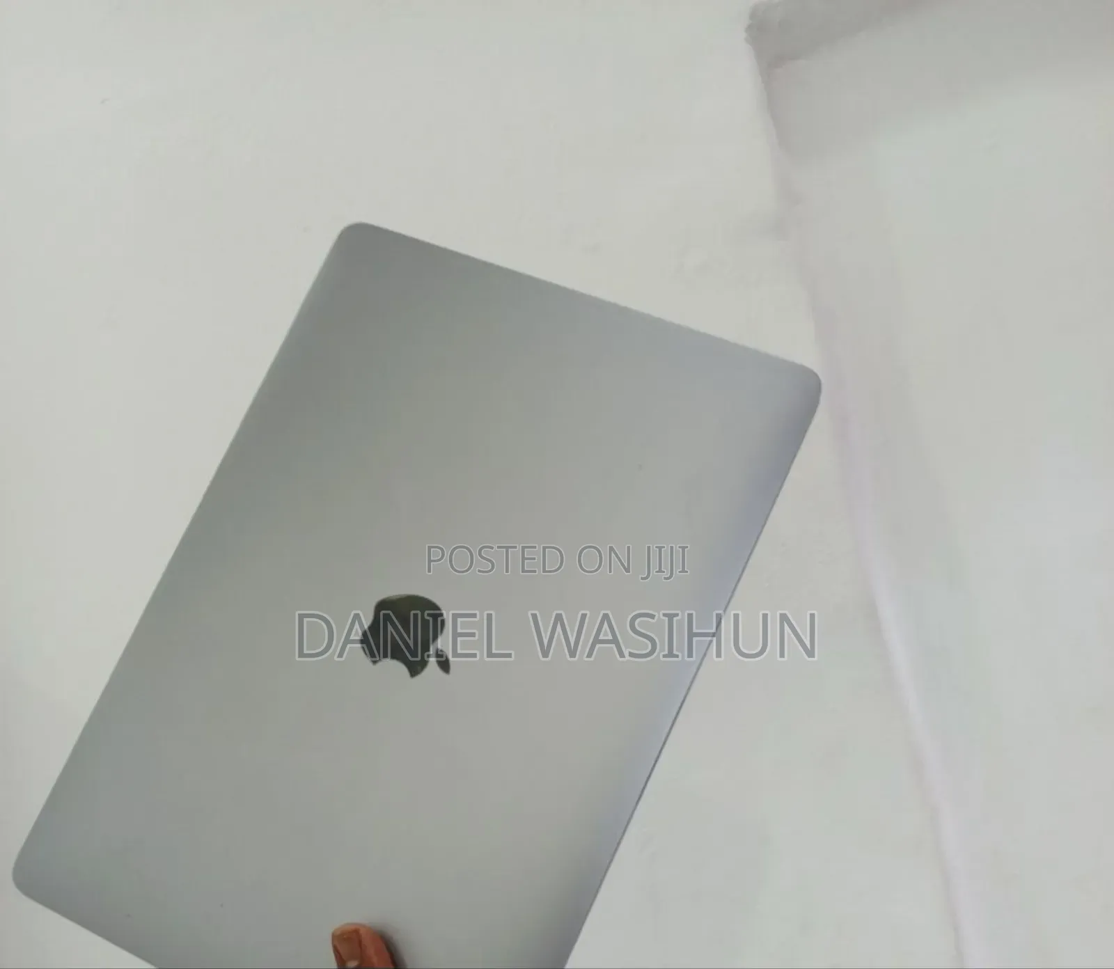 New Laptop Apple MacBook Pro 2017 8GB Intel Core I5 SSHD (Hybrid) 128GB