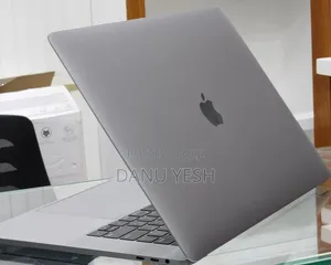 New Laptop Apple MacBook Pro 2017 16GB Intel Core I7 SSD 512GB