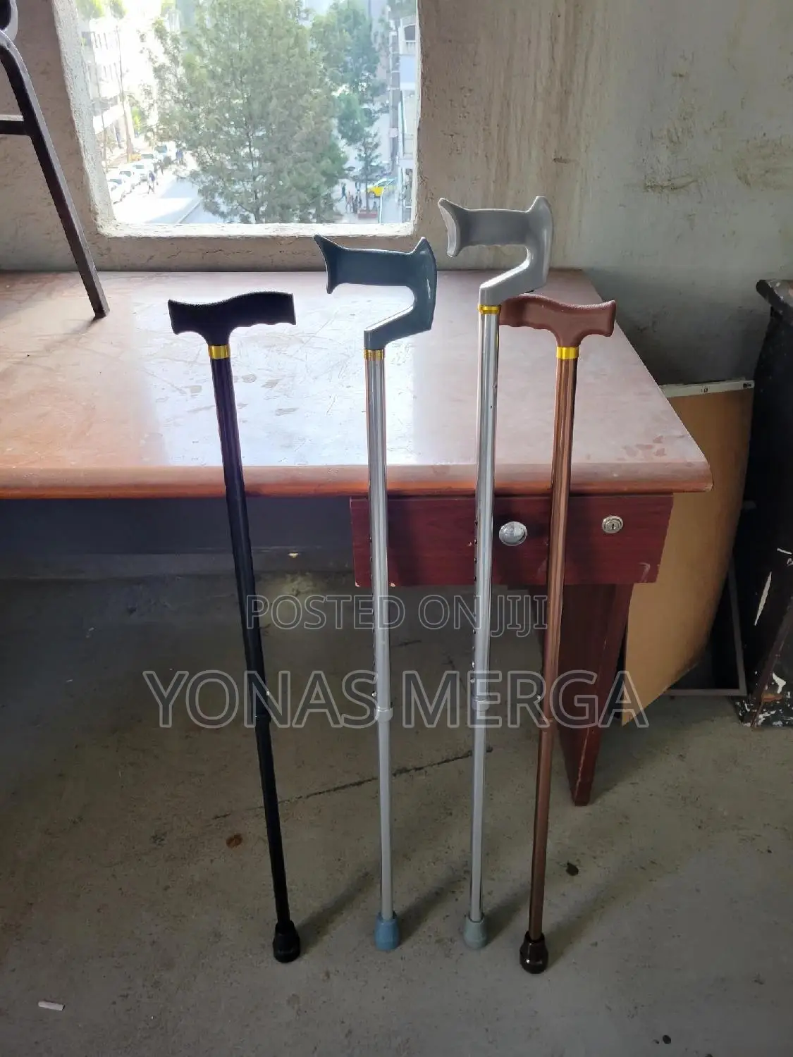 Walking Stick卌觀adjustable Length – Total Length Is 37 Inches (940 Mm)