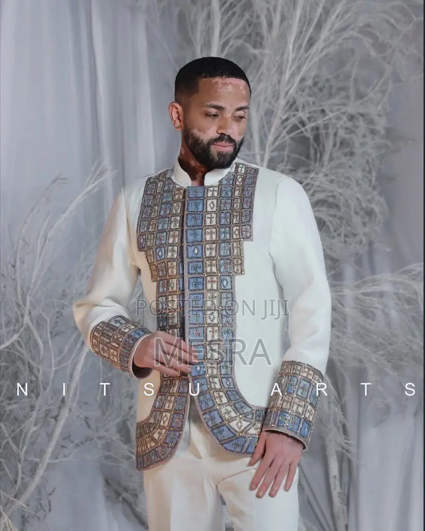 የወንዶች ባህላዊ ሸሚዞች ያለሱሩውና ከነሱሪው