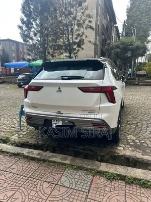 Mitsubishi Airtrek 135 kW FWD 2023 White