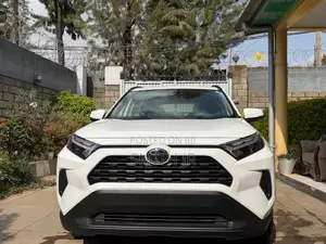 New Toyota RAV4 XLE 2025 White