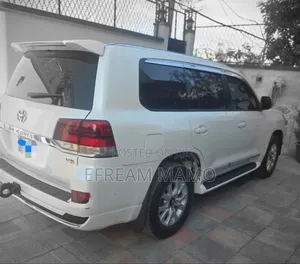 Toyota Land Cruiser 2012 White