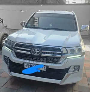 Toyota Land Cruiser 2012 White