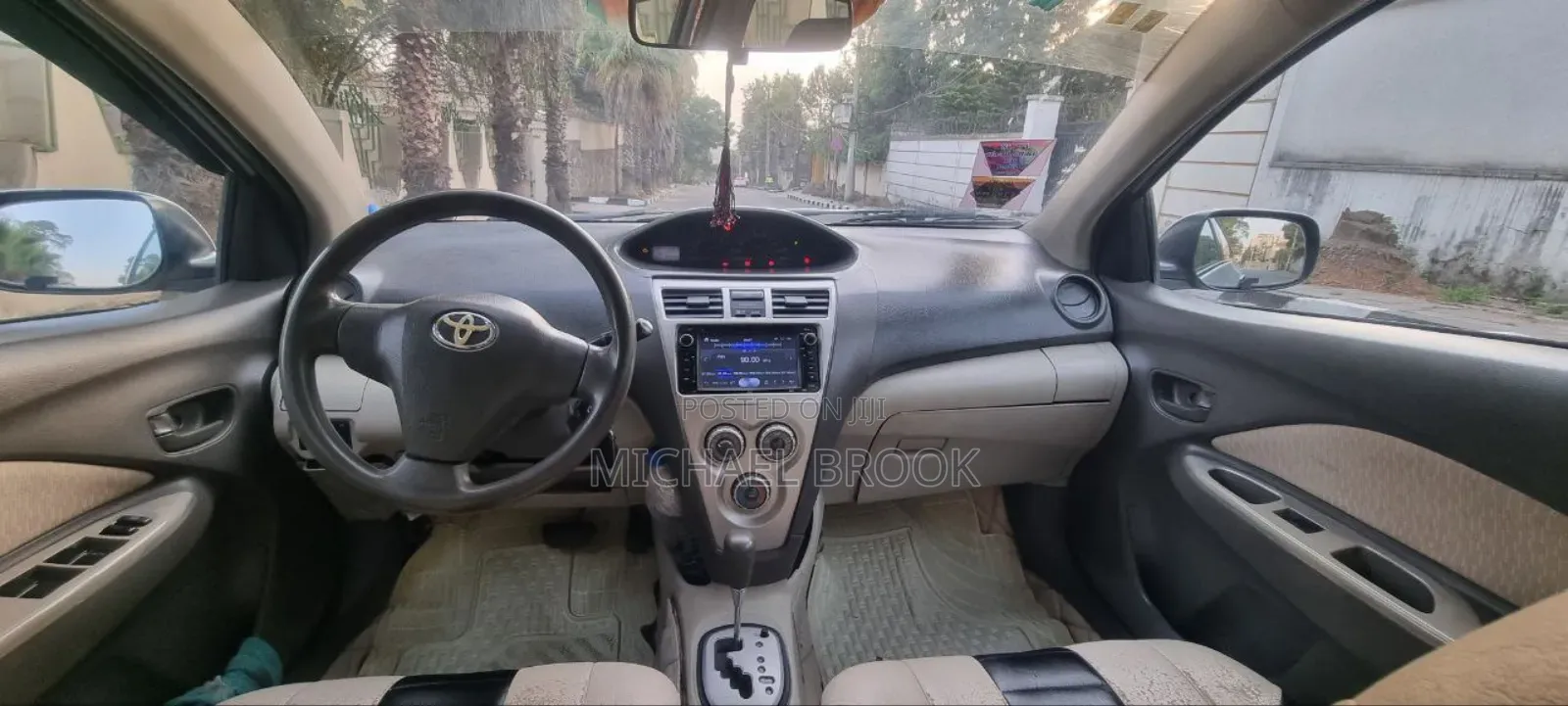 Toyota Yaris 2010 Silver