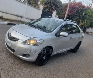 Toyota Yaris 2010 Silver