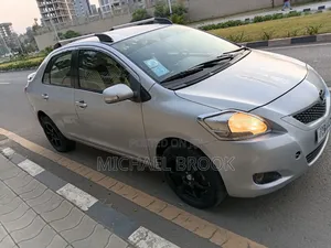 Toyota Yaris 2010 Silver