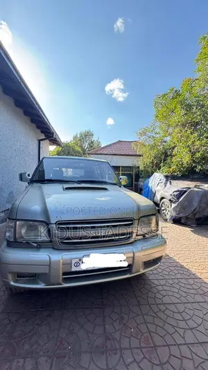 Isuzu Axiom 2003 Silver