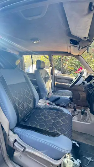 Isuzu Axiom 2003 Silver