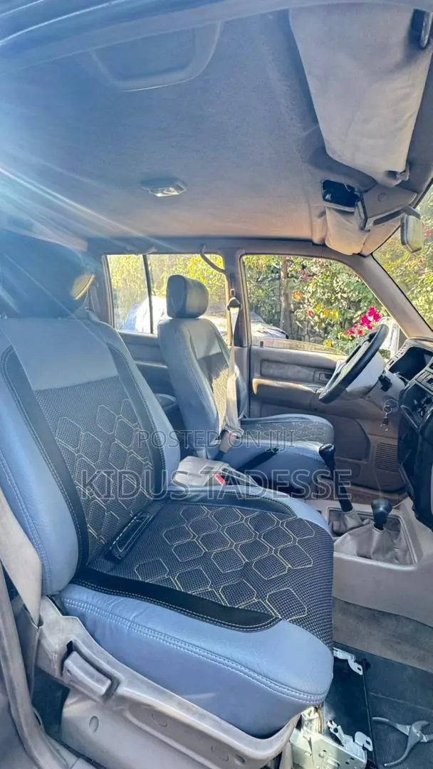 Isuzu Axiom 2003 Silver