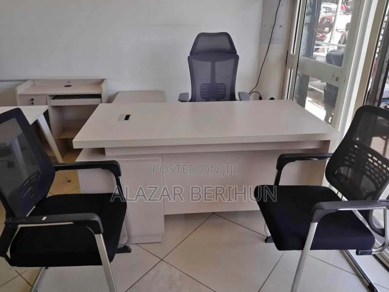 Imported Managerial Table With Chairs