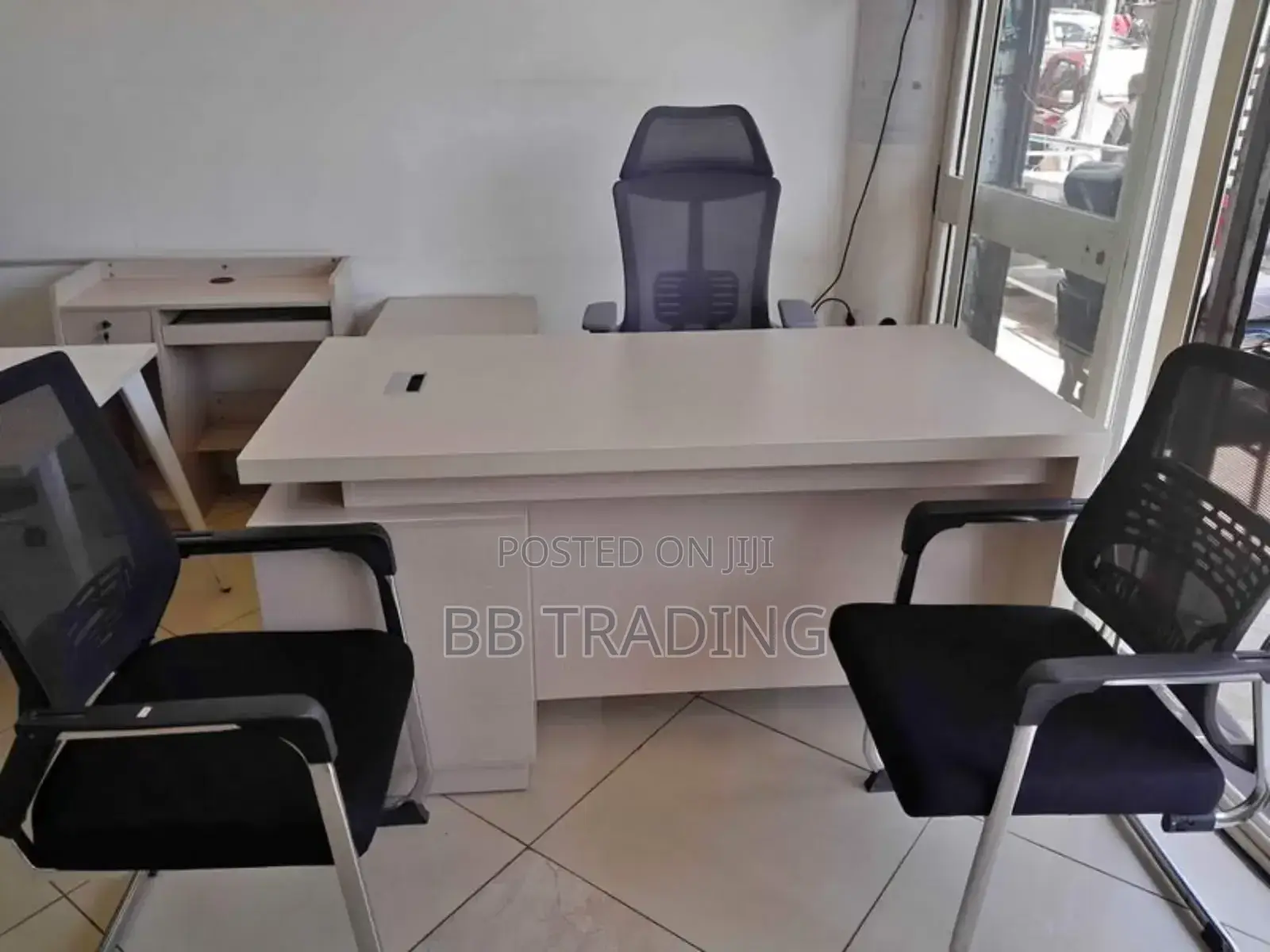 Imported Managerial Table With Chairs