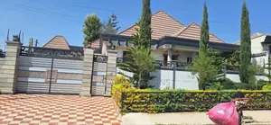 4bdrm House in Villa, Bole for rent