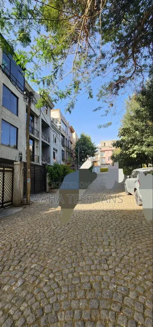 4bdrm House in Villa, Bole for rent