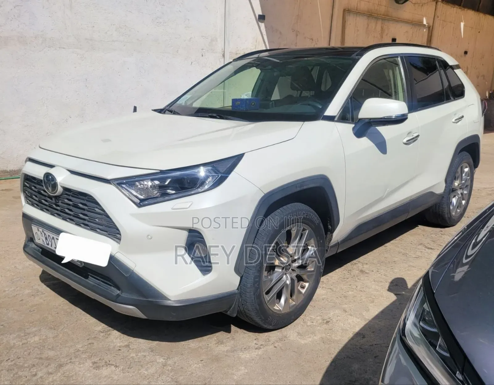 Toyota RAV4 2021 White
