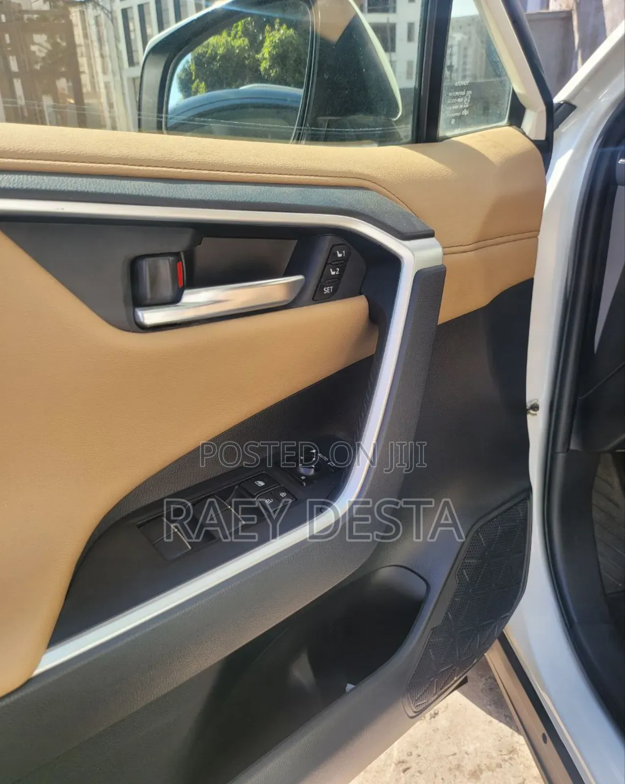 Toyota RAV4 2021 White