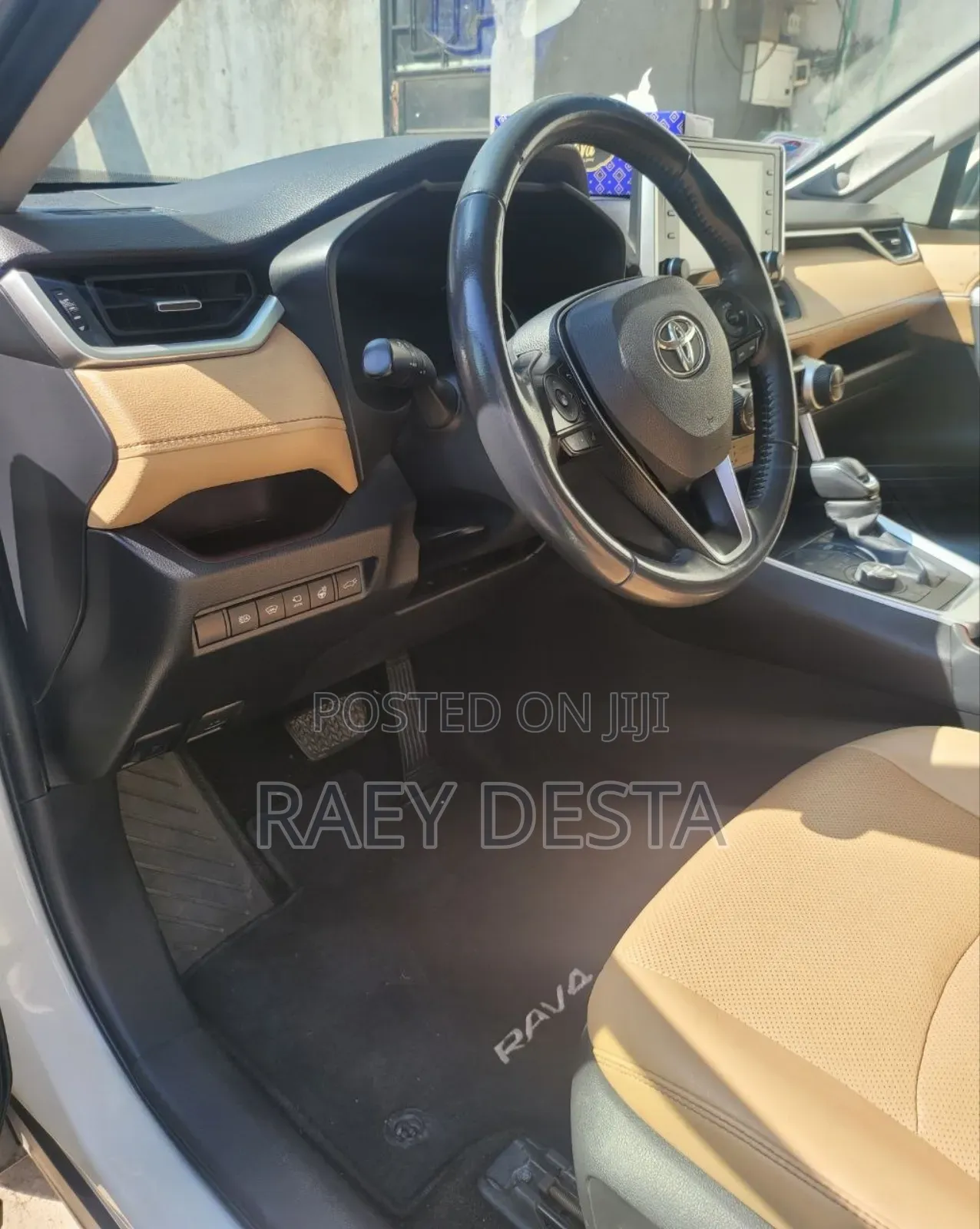 Toyota RAV4 2021 White