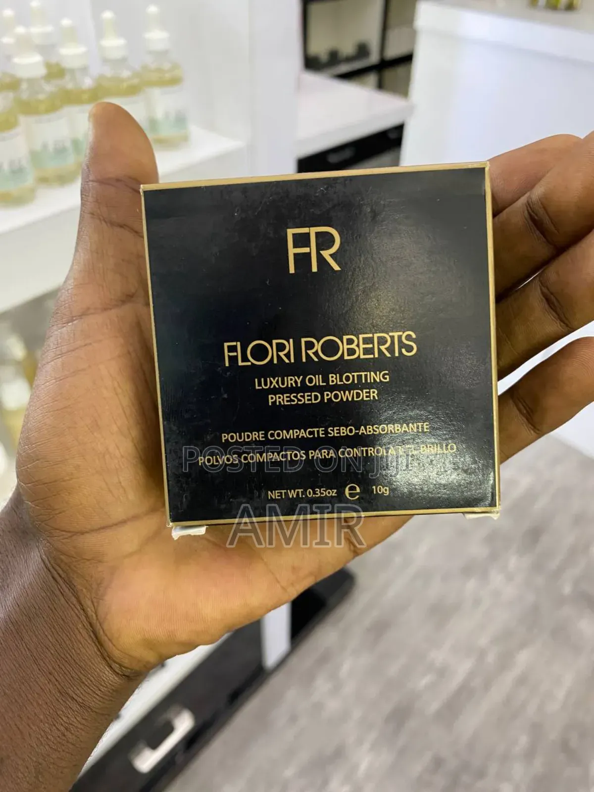 Luxury Oil Blotting Pressed Powder.