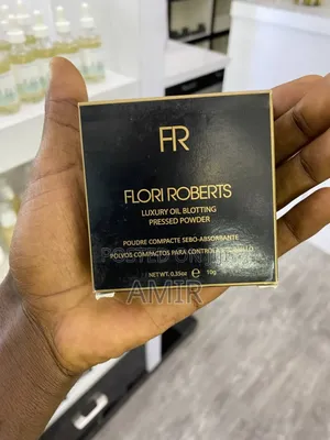 Luxury Oil Blotting Pressed Powder.